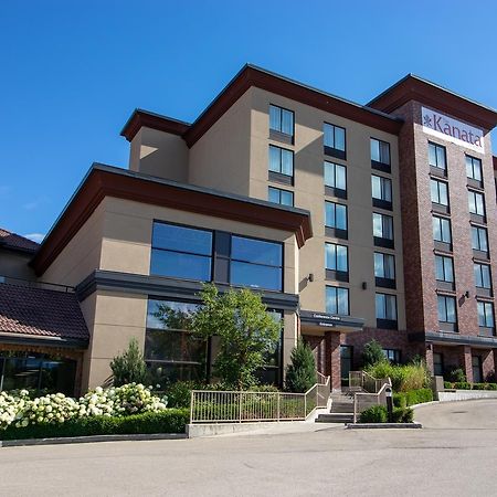 Hotel Kelowna & Conference Centre ภายนอก รูปภาพ