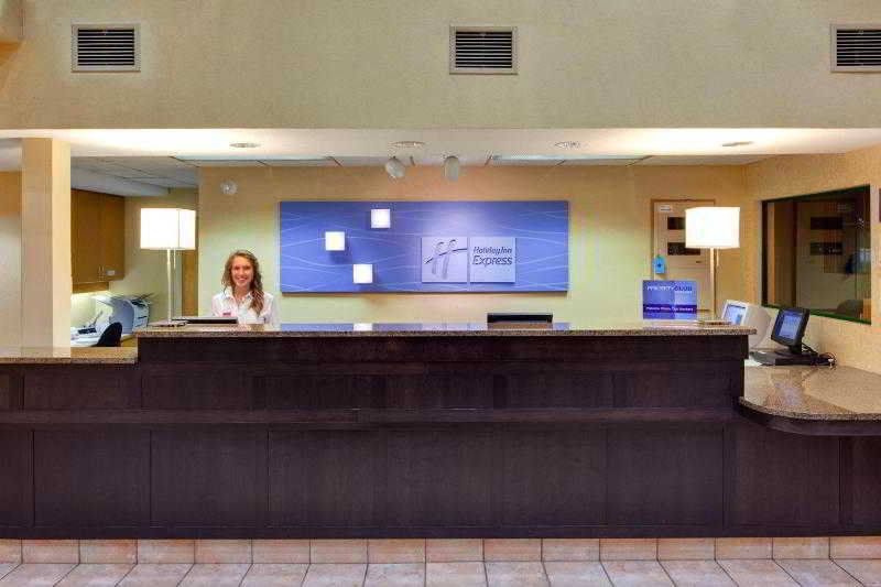 Hotel Kelowna & Conference Centre ภายนอก รูปภาพ