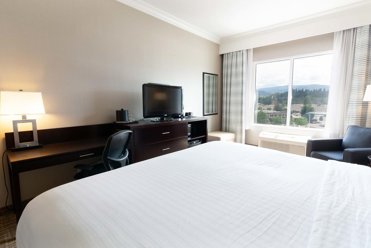 Hotel Kelowna & Conference Centre ภายนอก รูปภาพ