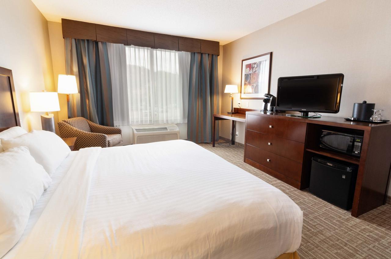 Hotel Kelowna & Conference Centre ภายนอก รูปภาพ
