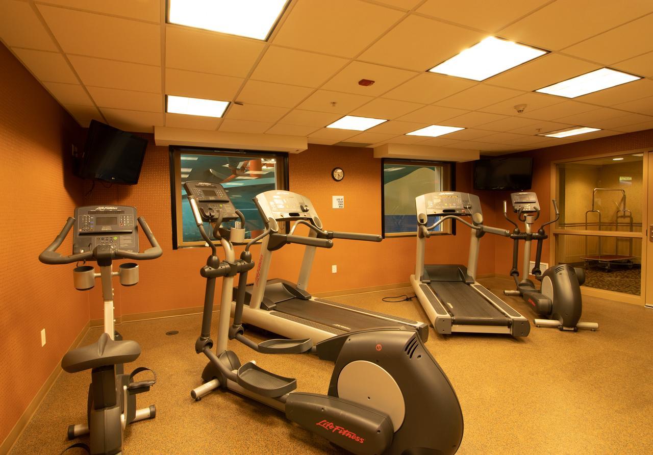 Hotel Kelowna & Conference Centre ภายนอก รูปภาพ