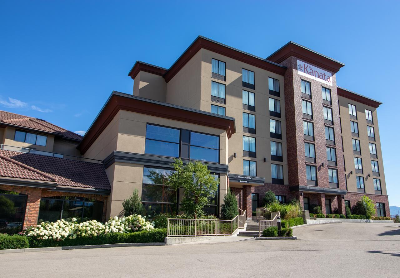 Hotel Kelowna & Conference Centre ภายนอก รูปภาพ