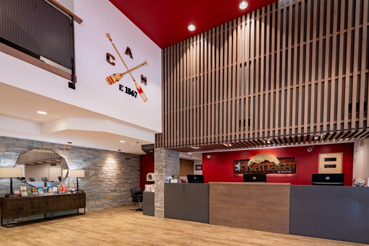 Hotel Kelowna & Conference Centre ภายนอก รูปภาพ